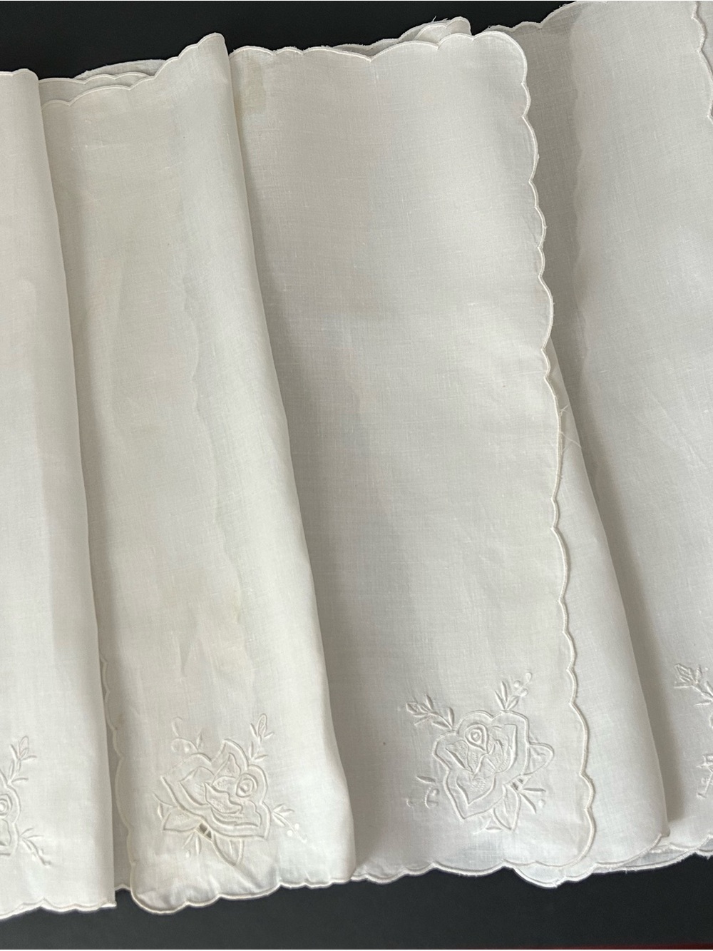 Embroidered White Linen Scalloped Edge Napkins Set of 4